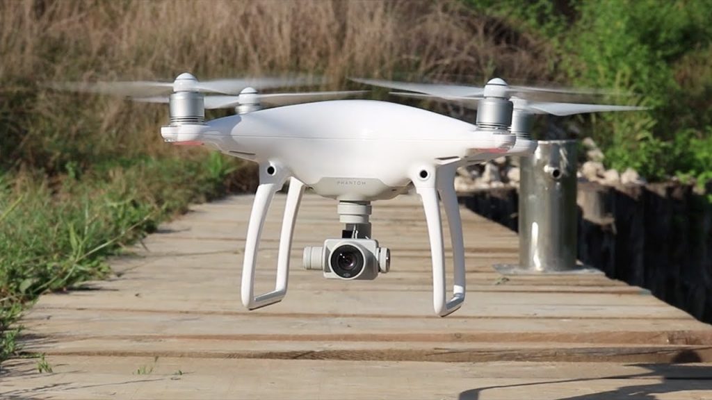 DJI Phantom 4 Advanced_drone in atterraggio